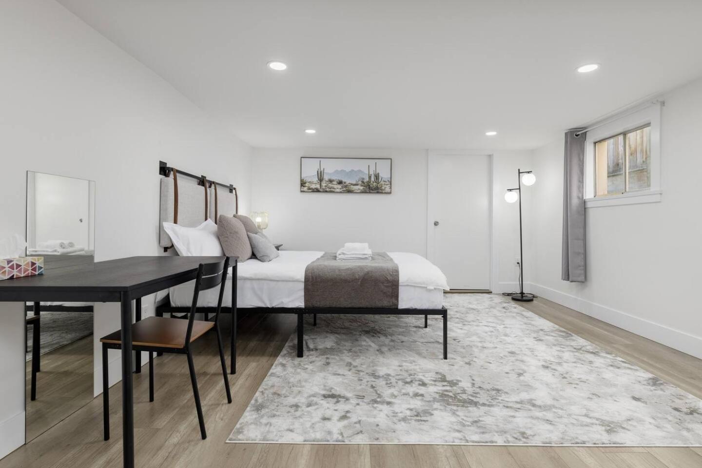 Holiday home Cozy Bsmt Near Ubc, Kits, And Dt