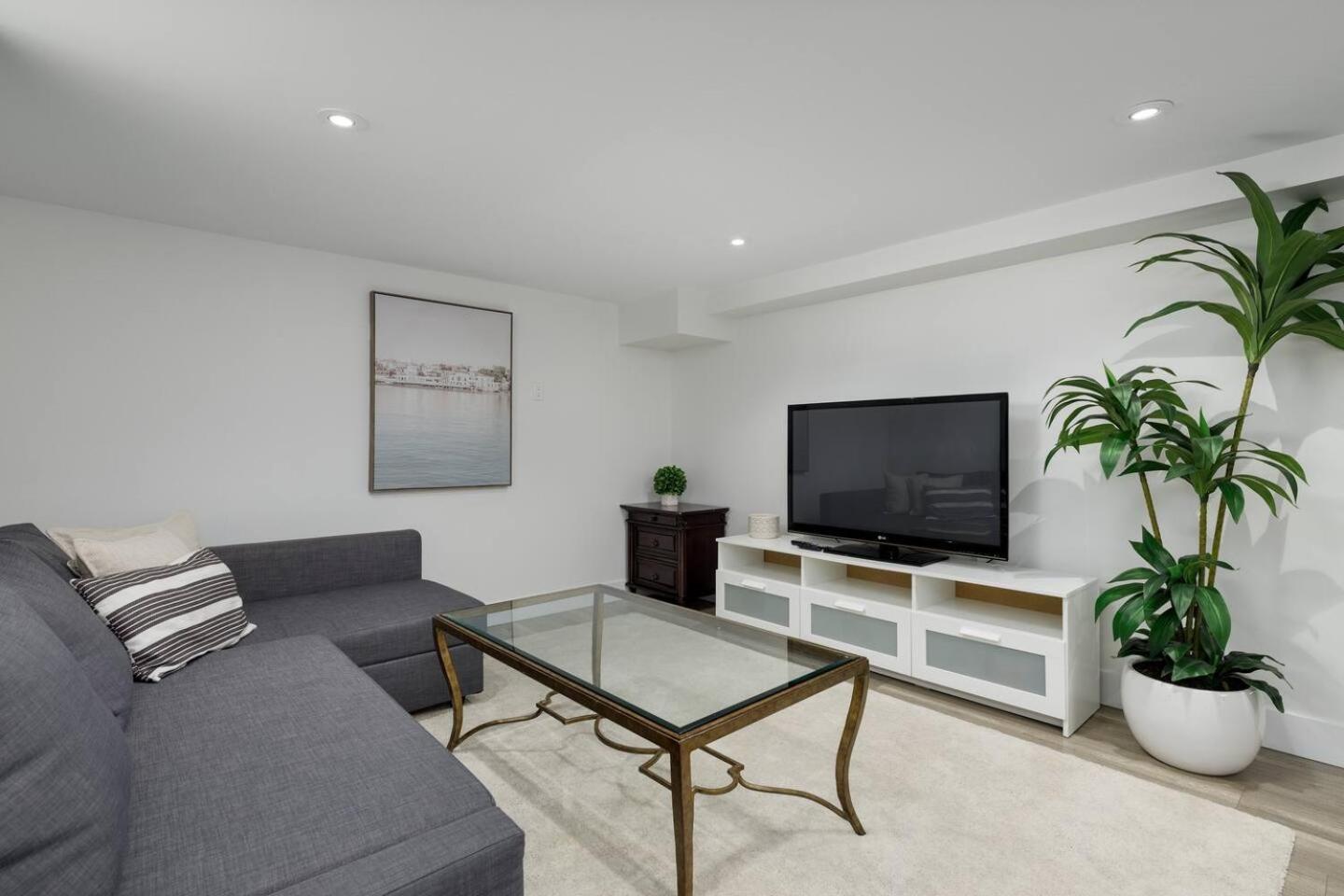 Cozy Bsmt Near Ubc, Kits, And Dt